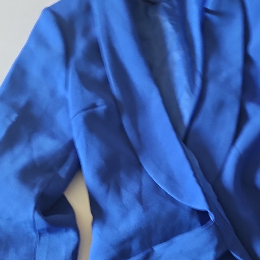 Missguided Blue Long Sleeve Dress with Elegant Silhouette - Picture 3 of 8